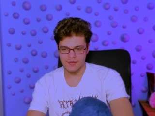 lucas-long Live Webcam on {site_name}