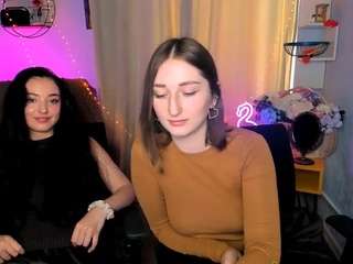 niki-miki Live Webcam on CamSoda