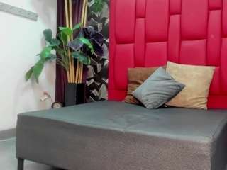 artemisarusso Live Webcam on CamSoda