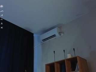 hollisbucker's CamSoda show and profile
