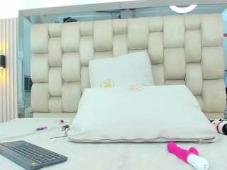ikia-lopezz Brown live webcam