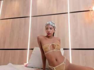 ikia-lopezz's CamSoda show and profile