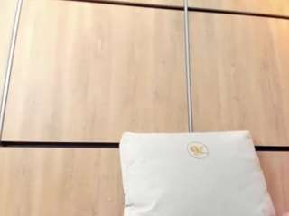 ikia-lopezz's CamSoda show and profile