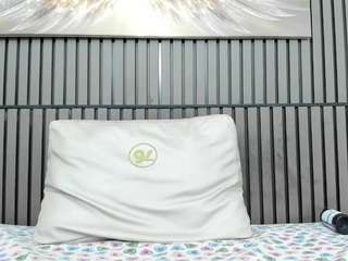 Ikia-Lopezz live cam preview