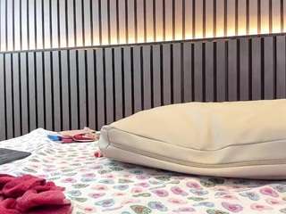 Ikia-Lopezz live cam preview
