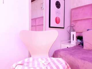 janah-myers's CamSoda show and profile