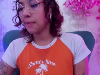 Oliv-Jones's Live Sex Cam Show
