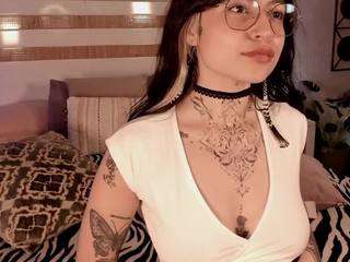 anne-cherrydh Live Webcam on CamSoda