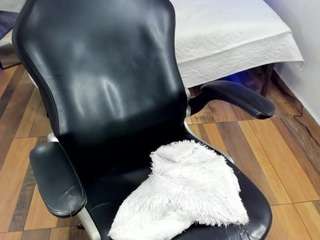  emily-lewiss chat room