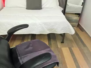 Emily-Lewiss's Live Sex Cam Show
