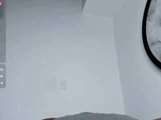 euphoria-07's CamSoda show and profile