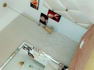 franyelys-mistih Live Webcam on CamSoda