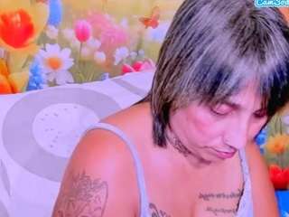 indianroxy694u's CamSoda show and profile