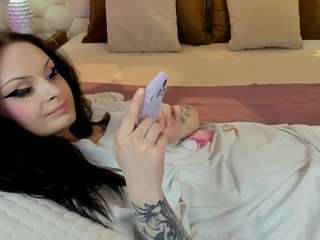 Naughty_Cherry live cam preview