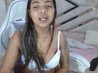 Darlys69's Live Sex Cam Show