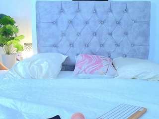 zaracampbell Live Webcam on CamSoda