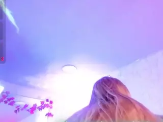 ZoeBenneti's Live Sex Cam Show