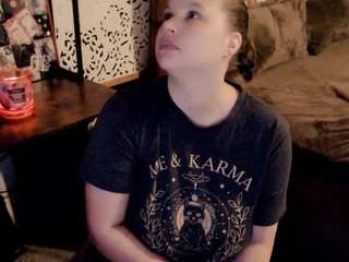 elinahluscious Live Webcam on CamSoda