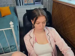 HenriettaCrull's Live Sex Cam Show