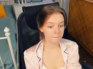 HenriettaCrull's Live Sex Cam Show