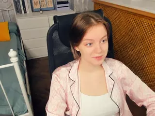 HenriettaCrull's Live Sex Cam Show