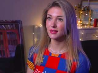 hildababer's CamSoda show and profile