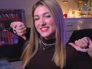 hildababer's CamSoda show and profile