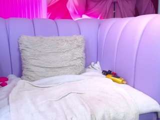 adri-tatto Ass bouncing live webcam