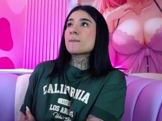 adri-tatto Live Webcam on CamSoda