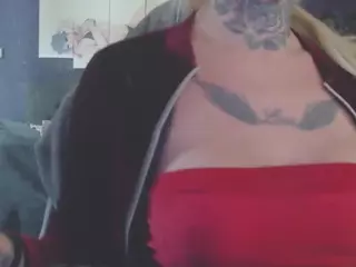ALINETATOOHOT's Live Sex Cam Show