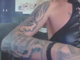 ALINETATOOHOT's Live Sex Cam Show