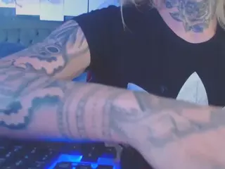 ALINETATOOHOT's Live Sex Cam Show
