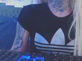 ALINETATOOHOT's Live Sex Cam Show