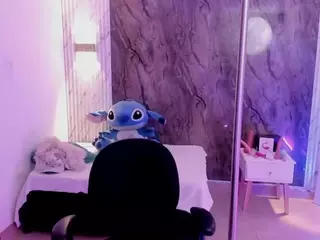Emma-Collins-01's Live Sex Cam Show