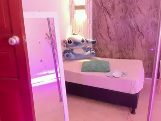 Emma-Collins-01's Live Sex Cam Show