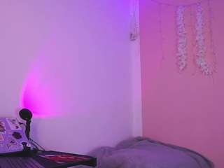 moon-violet webcam