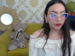 aliss-m, female webcam model,  years old, on live webcam