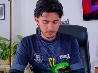 eliansavoy Live Webcam on CamSoda