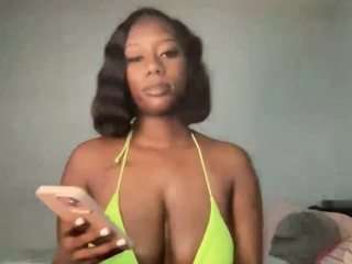 Live webcam model honeyadorexo on Soda Cams