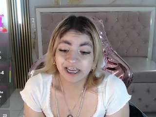 lili-conor-s Live Webcam on CamSoda