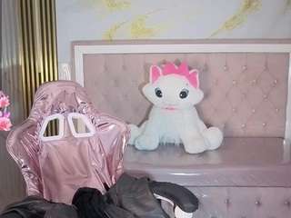 lili-conor-s Live Webcam on CamSoda