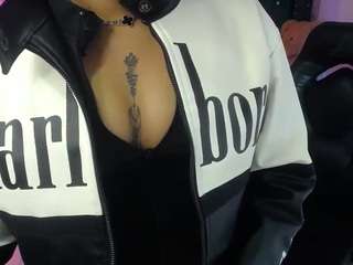 sara-evans-m Live Webcam on CamSoda