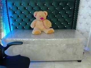 sara-evans-m Live Webcam on CamSoda