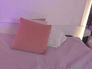 Aprilwatsonn's cam show statistics and live stream