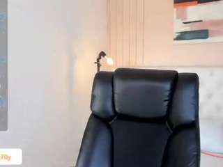 ari-ana's CamSoda show and profile