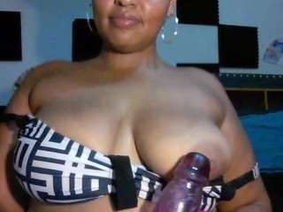 torraeblue's CamSoda show and profile