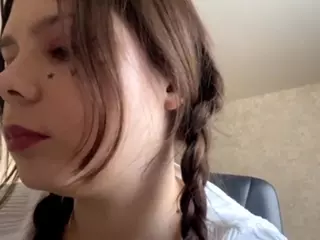 MildredGawne's Live Sex Cam Show