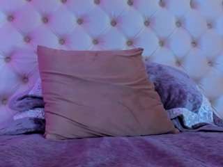 valentinaforerox Live Webcam on CamSoda