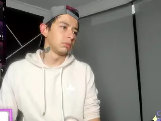 AlecAndrews's Live Sex Cam Show