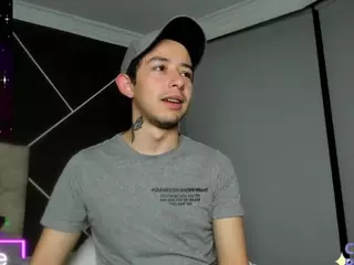 AlecAndrews's Live Sex Cam Show
